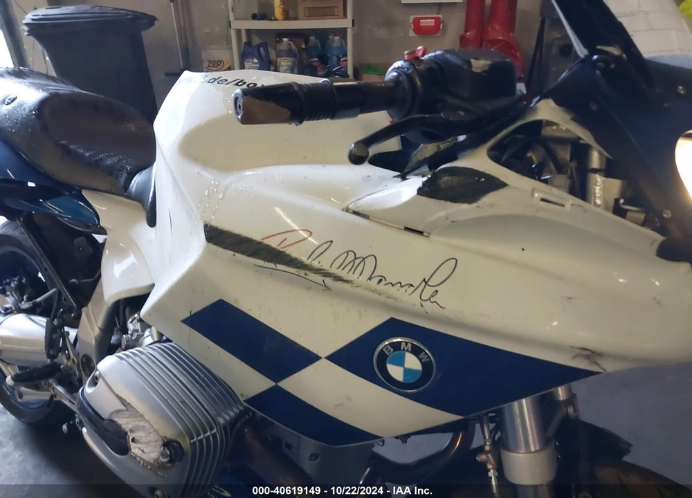 2004 BMW R1100 S VIN: WB10432A84ZB53321