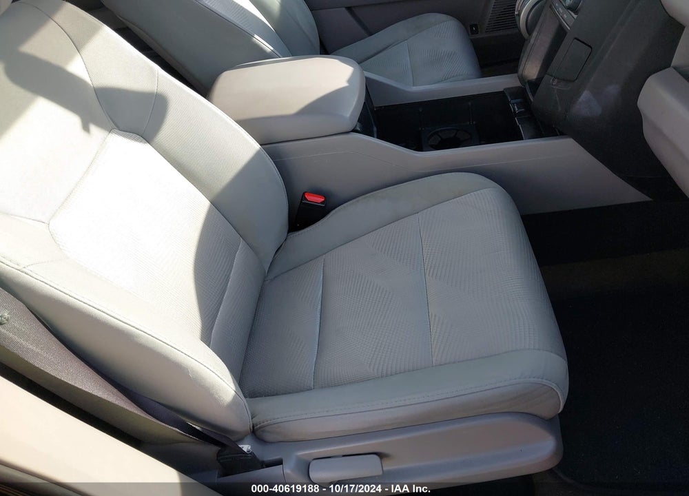 2014 HONDA PILOT LX VIN: 5FNYF4H28EB018107