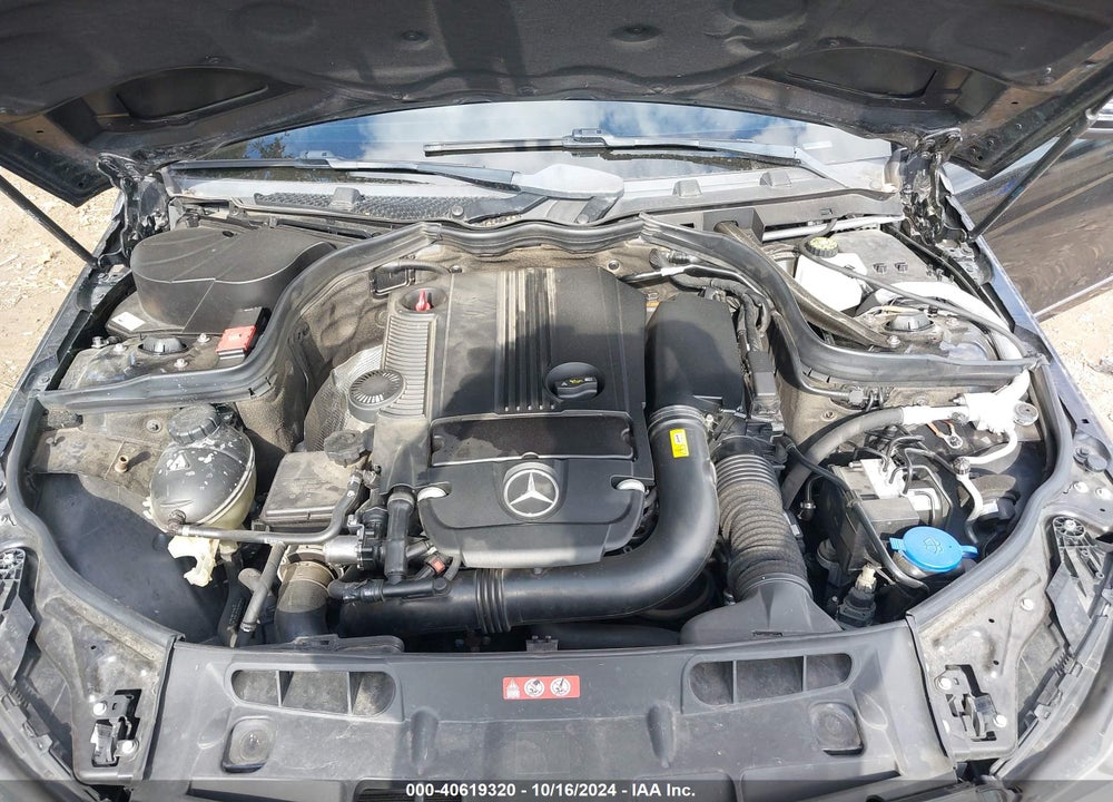 2014 MERCEDES-BENZ C 250 LUXURY/SPORT VIN: WDDGF4HB5EA935726
