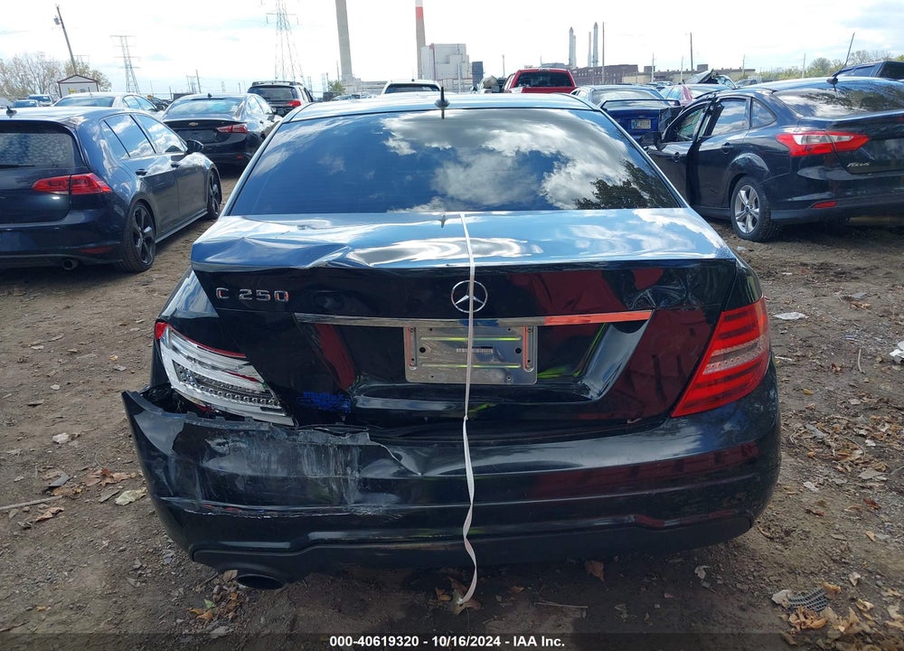 2014 MERCEDES-BENZ C 250 LUXURY/SPORT VIN: WDDGF4HB5EA935726