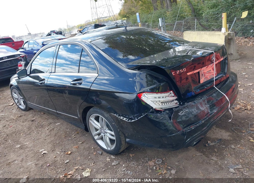2014 MERCEDES-BENZ C 250 LUXURY/SPORT VIN: WDDGF4HB5EA935726