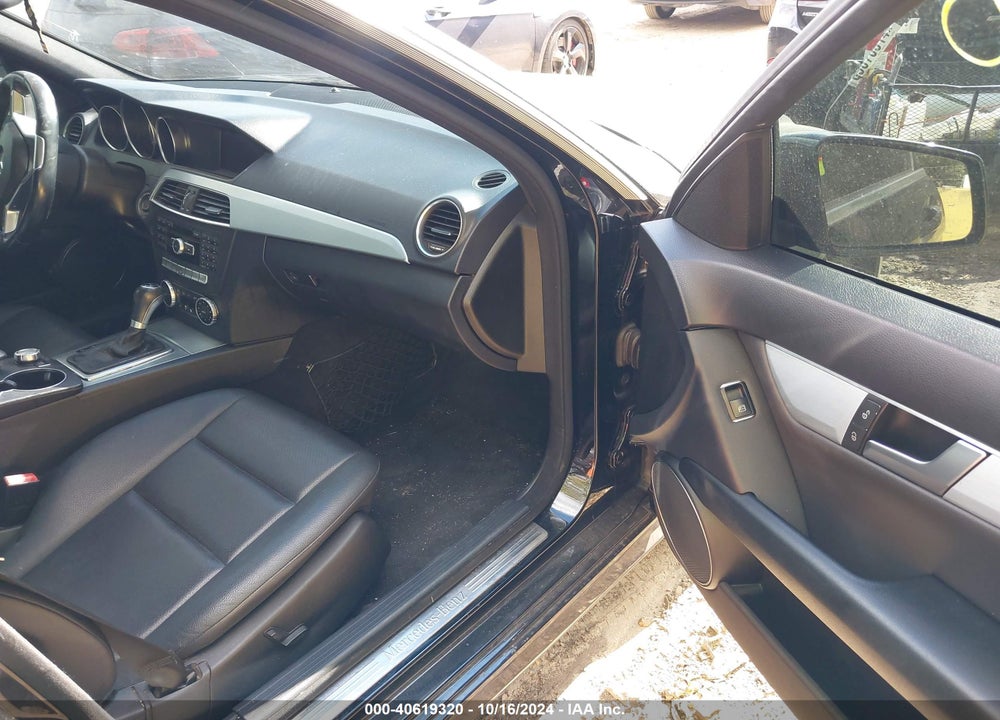 2014 MERCEDES-BENZ C 250 LUXURY/SPORT VIN: WDDGF4HB5EA935726