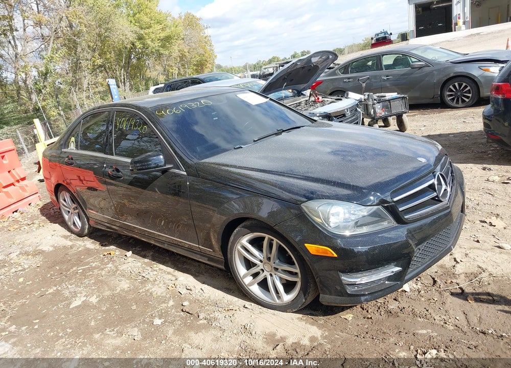 2014 MERCEDES-BENZ C 250 LUXURY/SPORT VIN: WDDGF4HB5EA935726