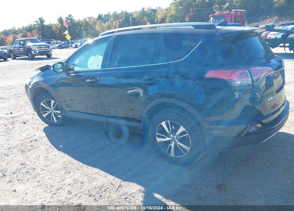 2018 TOYOTA RAV4 ADVENTURE/XLE VIN: 2T3RFREV3JW751850