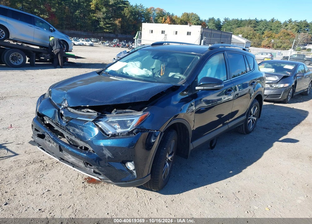 2018 TOYOTA RAV4 ADVENTURE/XLE VIN: 2T3RFREV3JW751850