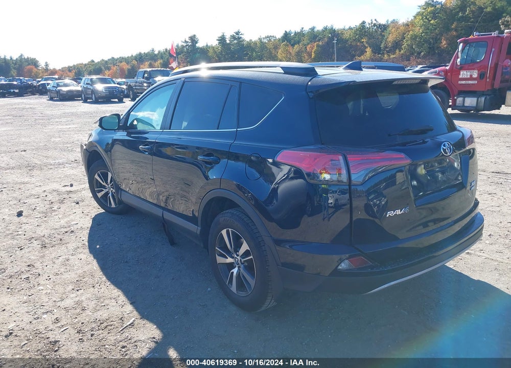 2018 TOYOTA RAV4 ADVENTURE/XLE VIN: 2T3RFREV3JW751850