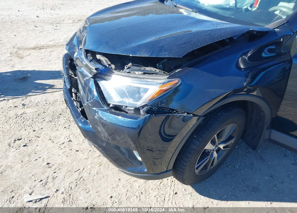 2018 TOYOTA RAV4 ADVENTURE/XLE VIN: 2T3RFREV3JW751850