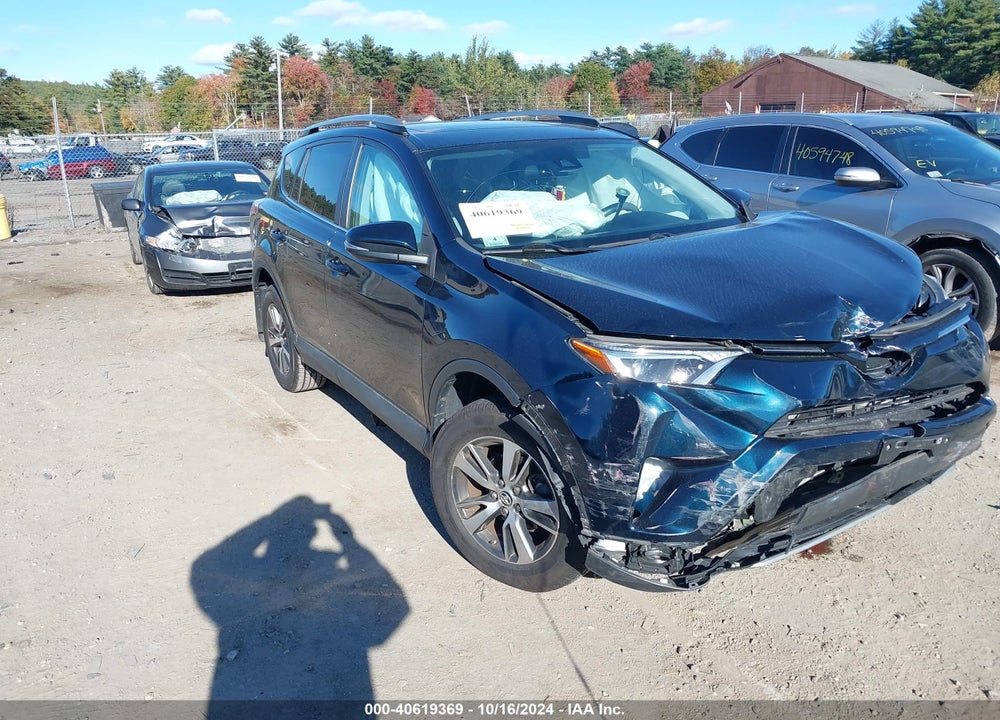 2018 TOYOTA RAV4 ADVENTURE/XLE VIN: 2T3RFREV3JW751850