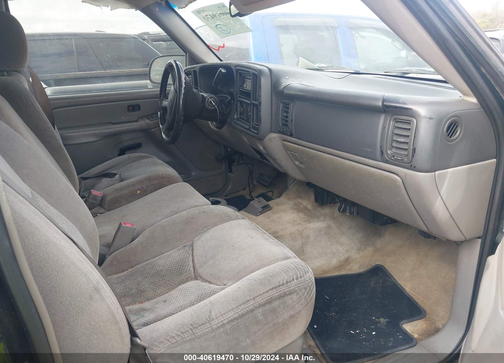 2004 CHEVROLET TAHOE LS VIN: 1GNEC13Z24J304306