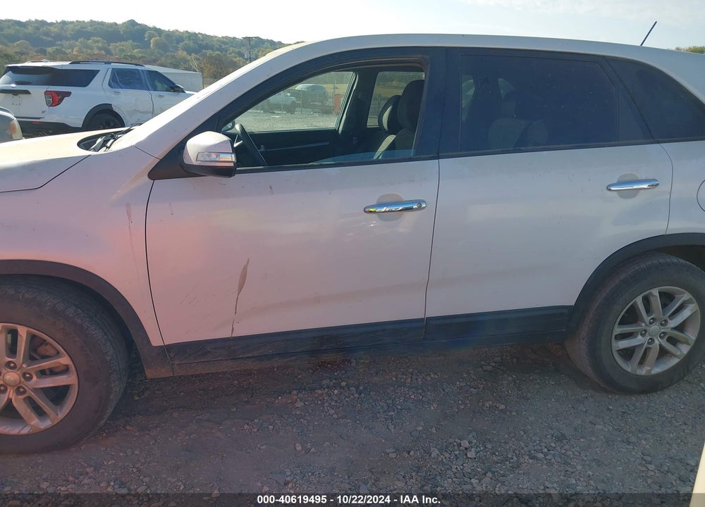 2015 KIA SORENTO LX VIN: 5XYKT3A66FG619130