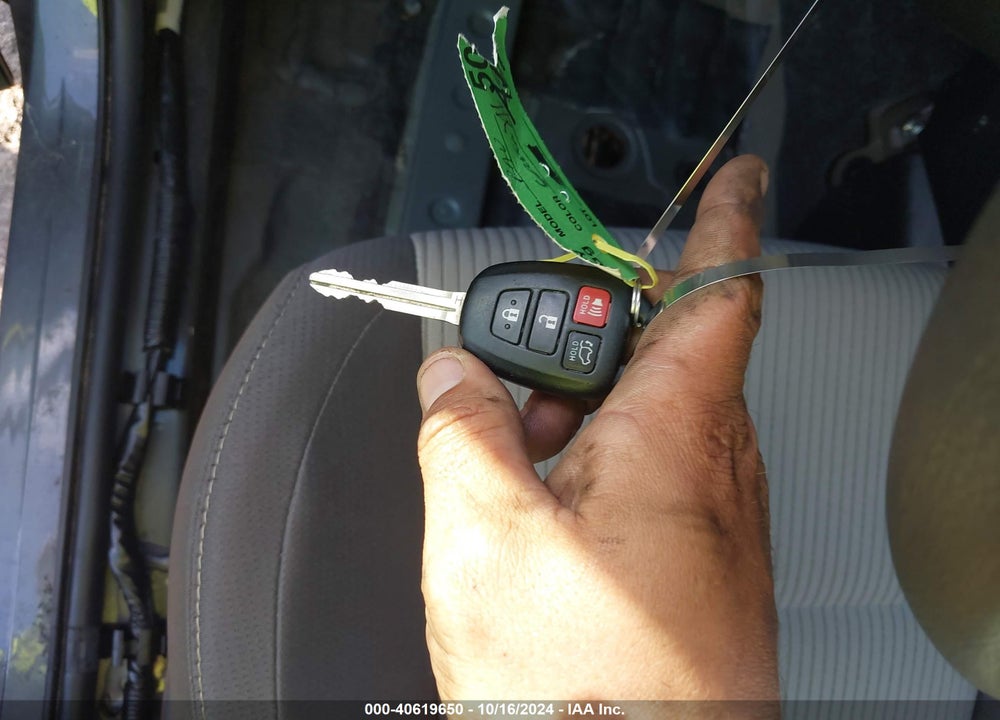 2015 TOYOTA RAV4 XLE VIN: 2T3WFREVXFW195207