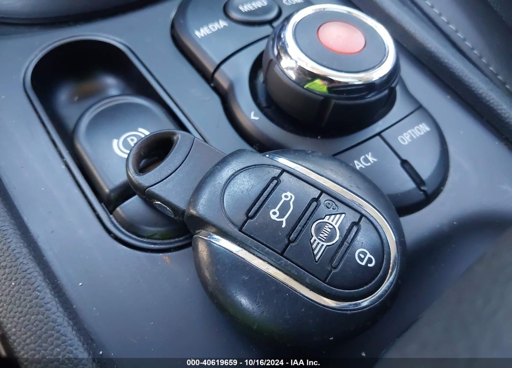 2019 MINI CLUBMAN COOPER VIN: WMWLN5C51K2E35054