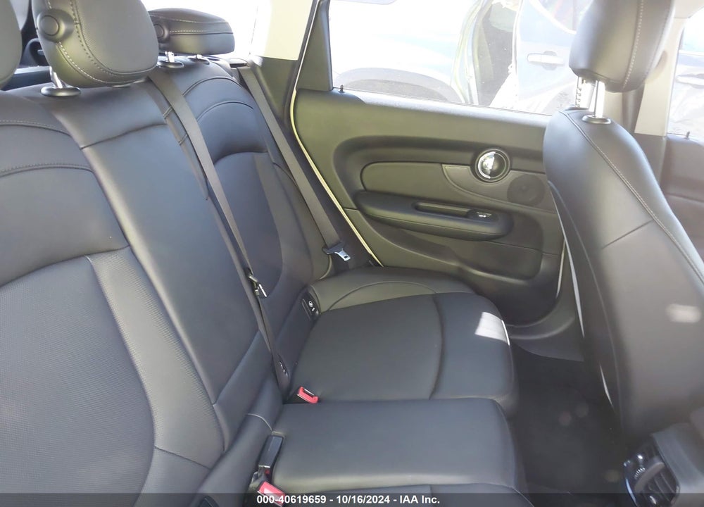 2019 MINI CLUBMAN COOPER VIN: WMWLN5C51K2E35054