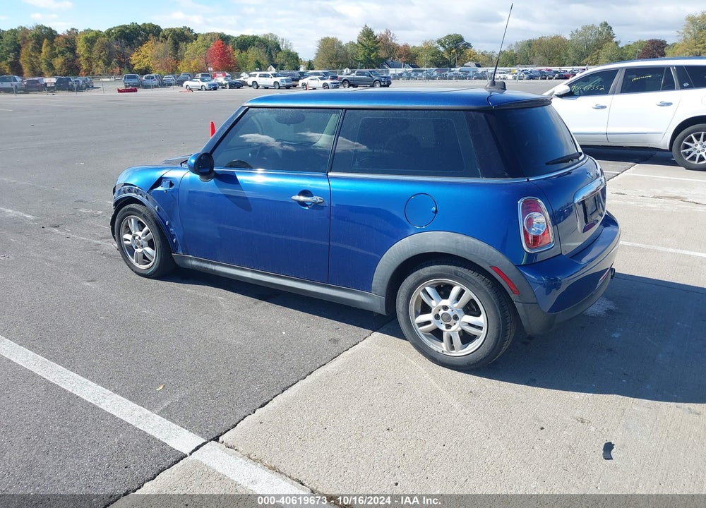 2013 MINI HARDTOP COOPER VIN: WMWSU3C56DT681756