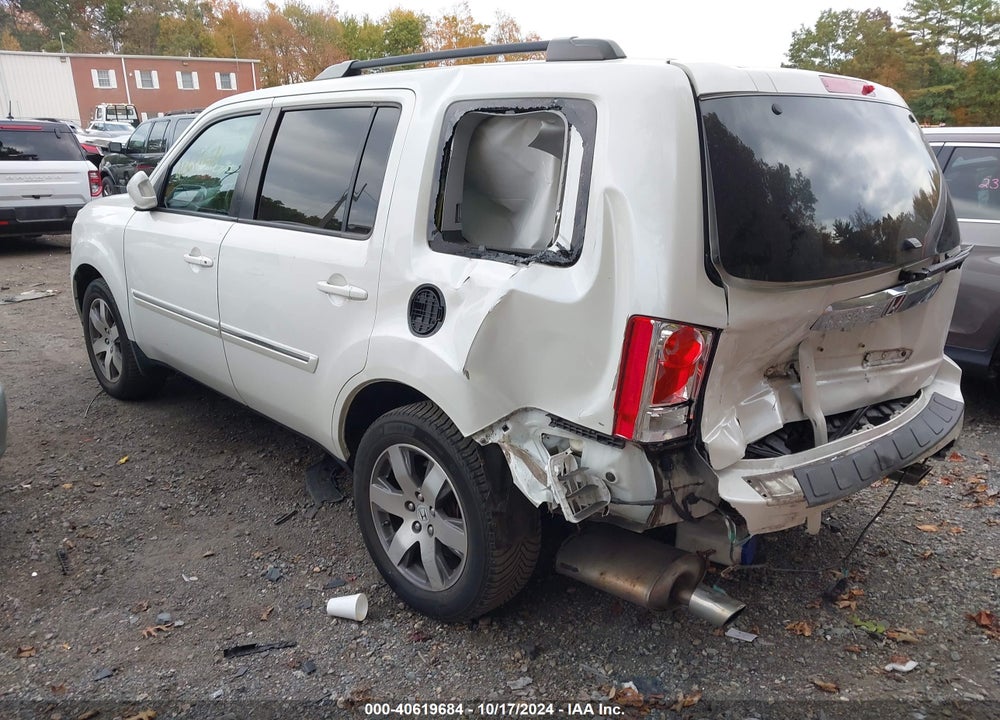 2015 HONDA PILOT TOURING VIN: 5FNYF4H99FB049526