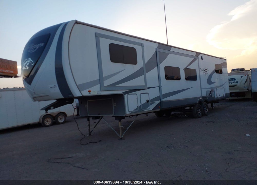2019 INTERCONTINENTAL OPEN RANGE 376FBH VIN: 58TCH0BV1K3BF3058
