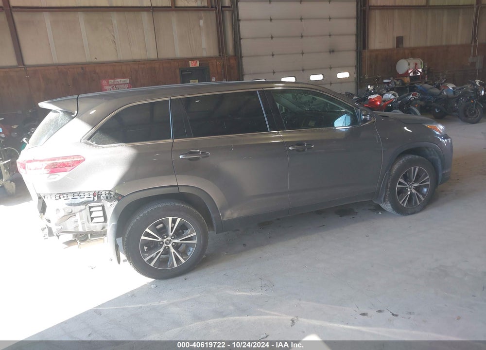 2019 TOYOTA HIGHLANDER LE VIN: 5TDBZRFH4KS929608