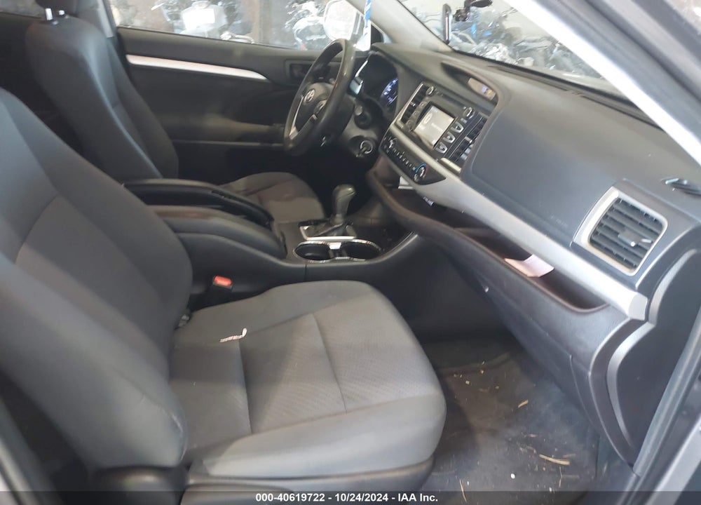 2019 TOYOTA HIGHLANDER LE VIN: 5TDBZRFH4KS929608