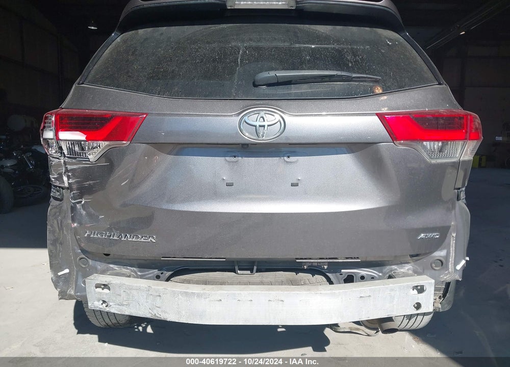 2019 TOYOTA HIGHLANDER LE VIN: 5TDBZRFH4KS929608