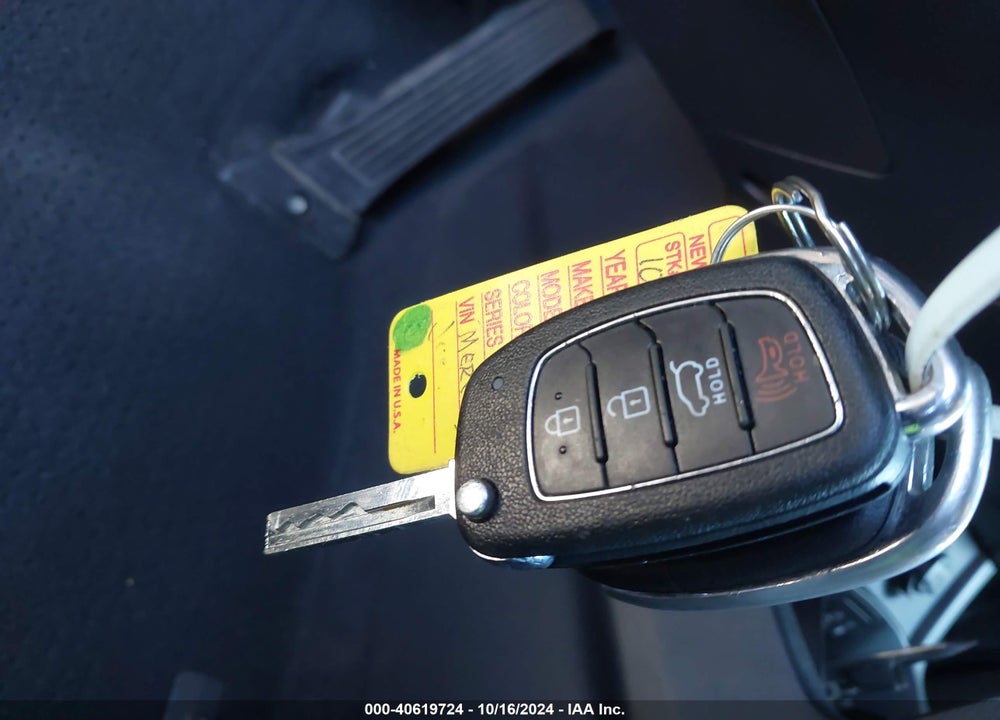 2017 HYUNDAI SANTA FE SE VIN: KM8SM4HF0HU181436
