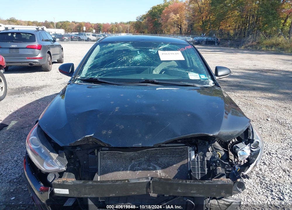 2018 HYUNDAI ELANTRA SE VIN: 5NPD74LF4JH351373