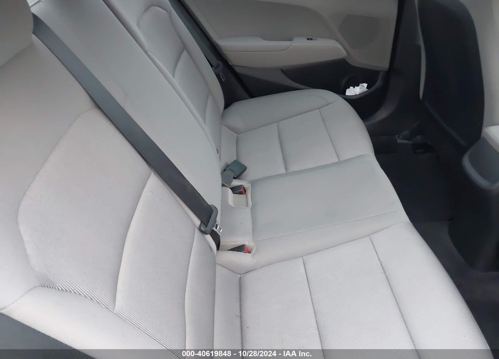 2018 HYUNDAI ELANTRA SE VIN: 5NPD74LF4JH351373