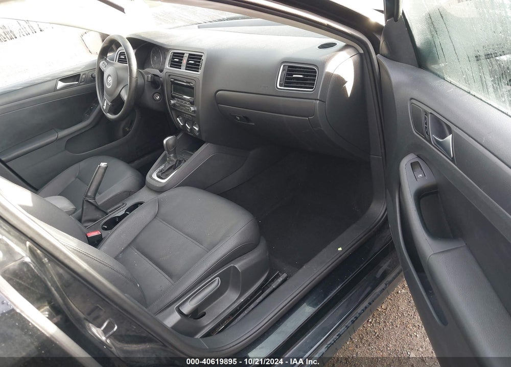 2012 VOLKSWAGEN JETTA 2.5L SE VIN: 3VWDP7AJ7CM397654
