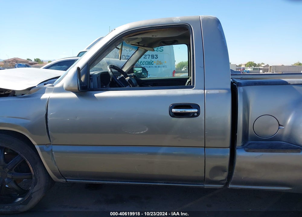 2000 GMC SIERRA 1500 SL VIN: 1GTEC14W0YZ223678