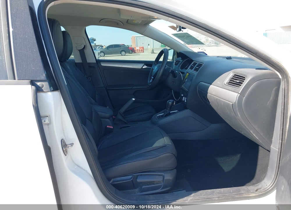 2015 VOLKSWAGEN JETTA 1.8T SE VIN: 3VWD17AJ0FM269956