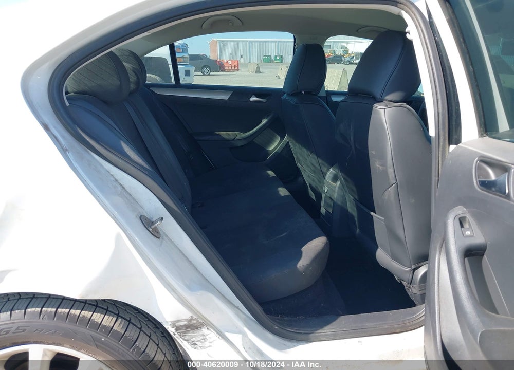 2015 VOLKSWAGEN JETTA 1.8T SE VIN: 3VWD17AJ0FM269956