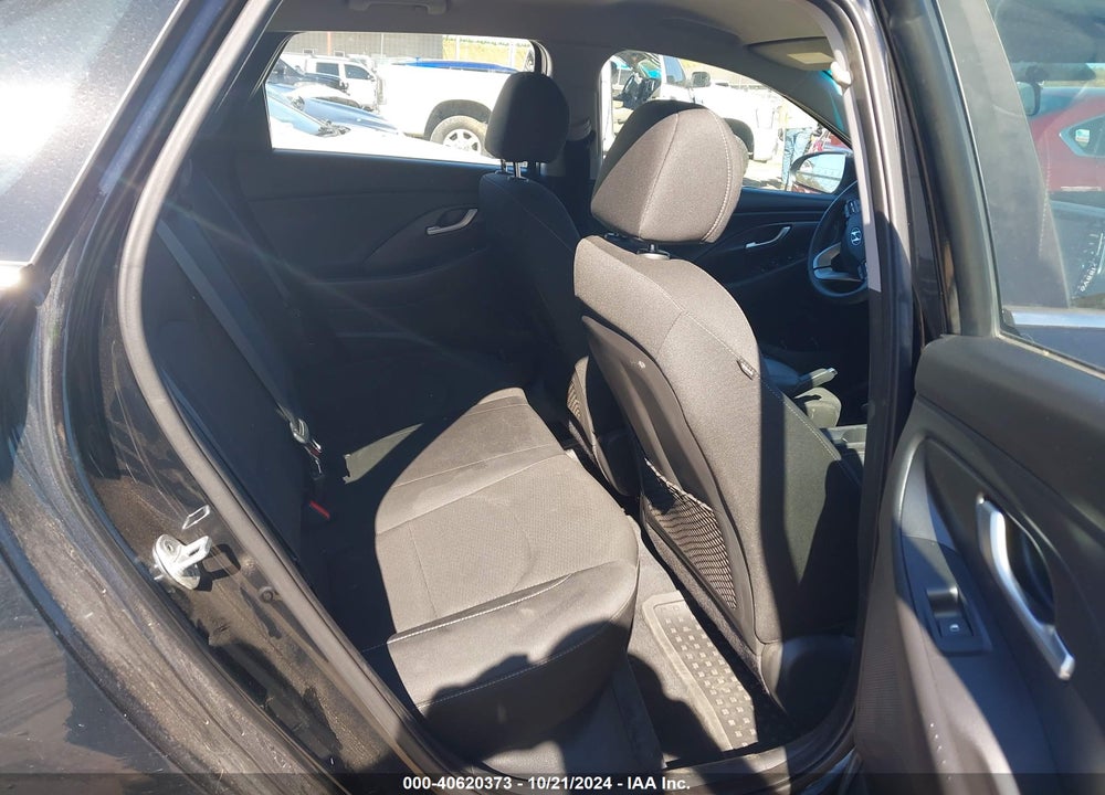 2018 HYUNDAI ELANTRA GT VIN: KMHH35LE9JU018985