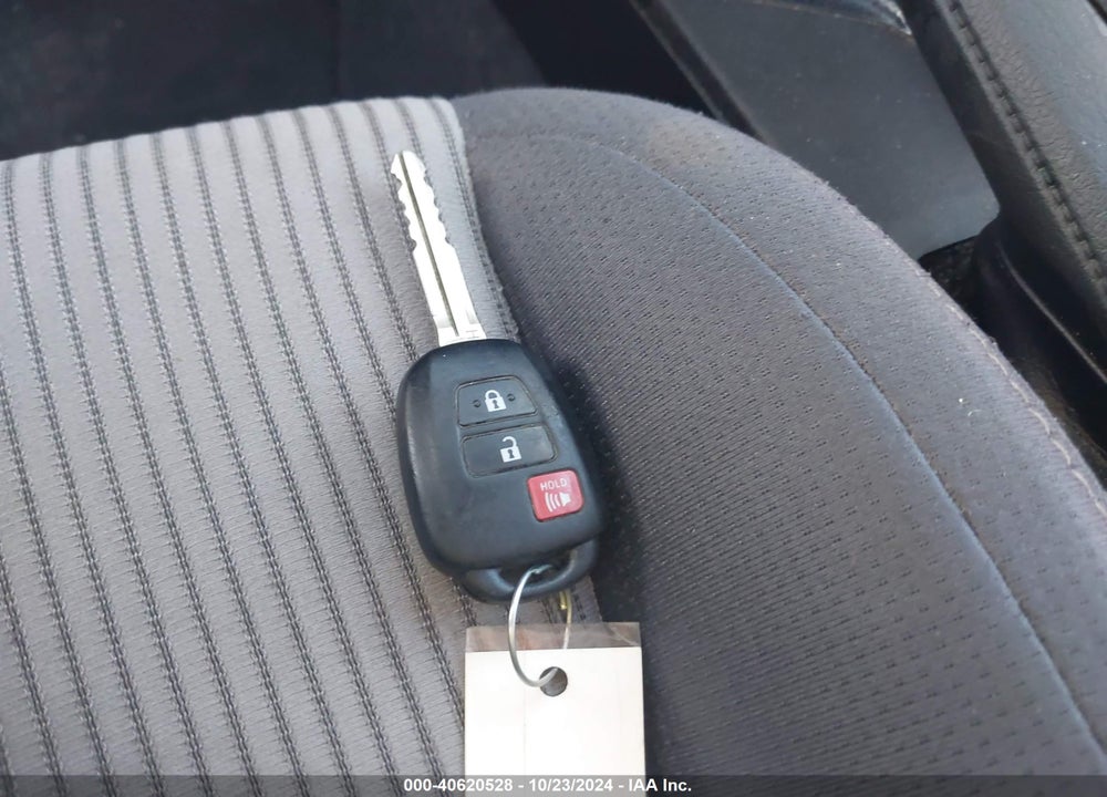 2015 TOYOTA RAV4 XLE VIN: 2T3RFREV3FW306094