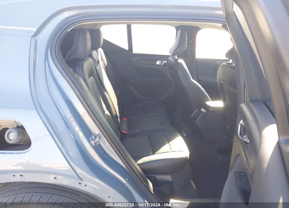 2021 VOLVO XC40 T4 MOMENTUM VIN: YV4AC2HK8M2607400