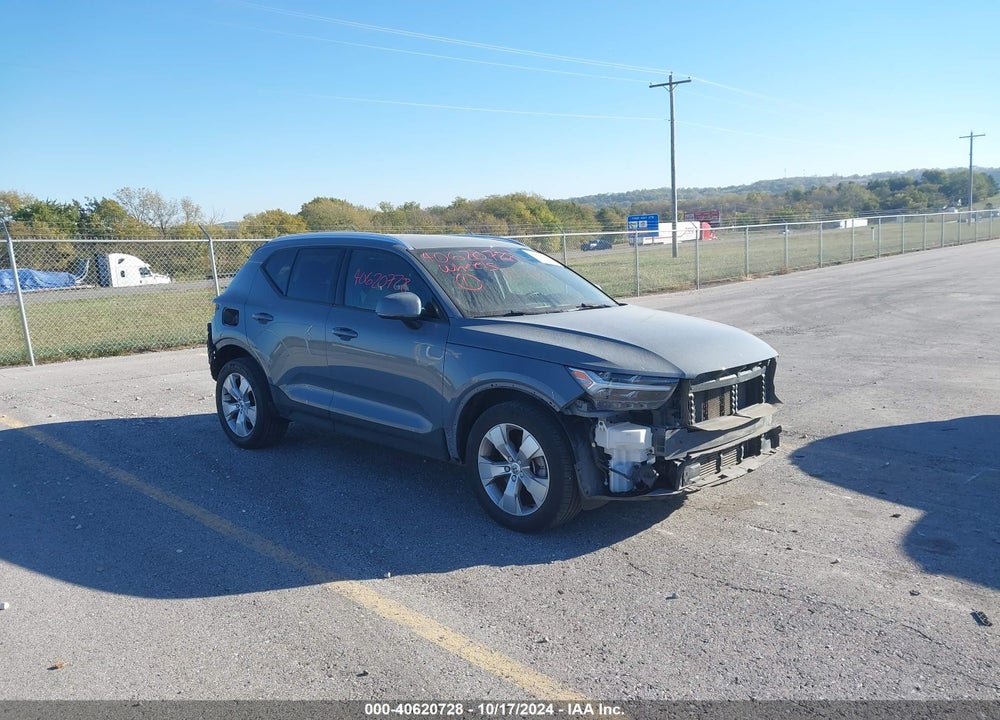 2021 VOLVO XC40 T4 MOMENTUM VIN: YV4AC2HK8M2607400