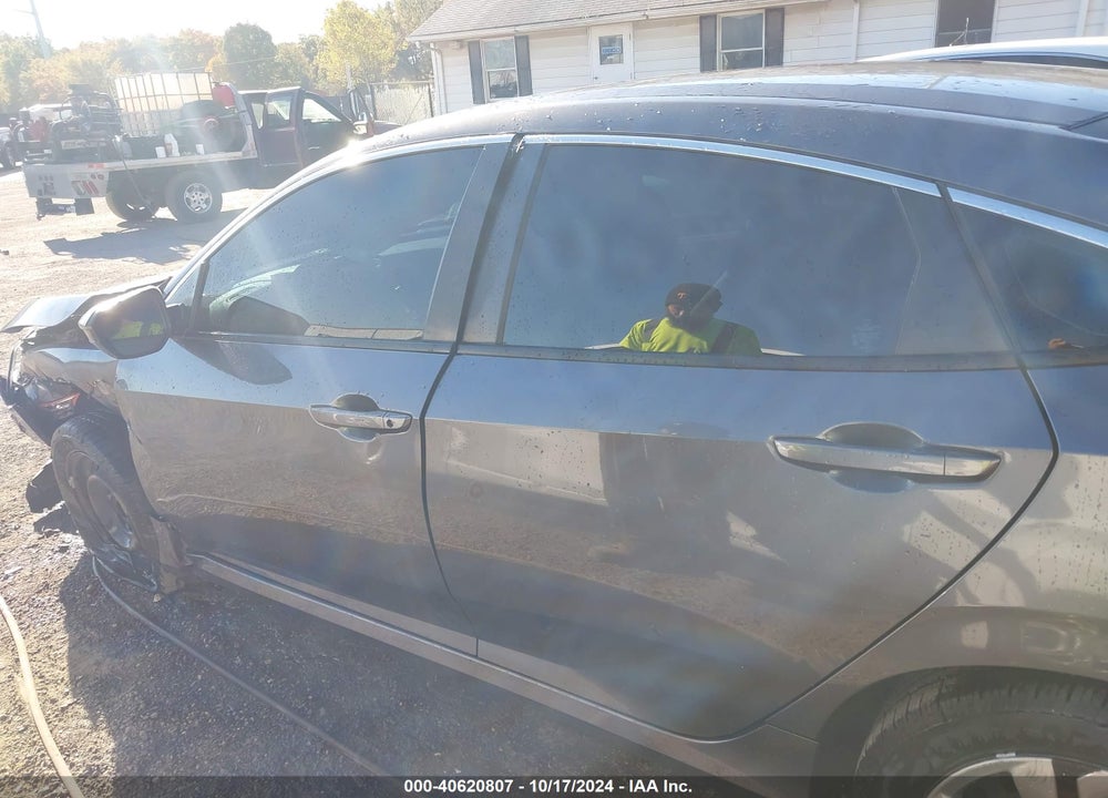 2018 HONDA CIVIC LX VIN: 2HGFC2F52JH599160