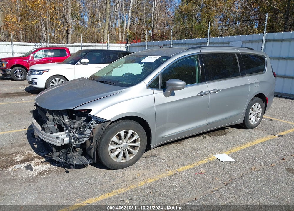 2017 CHRYSLER PACIFICA TOURING L VIN: 2C4RC1BG2HR702384