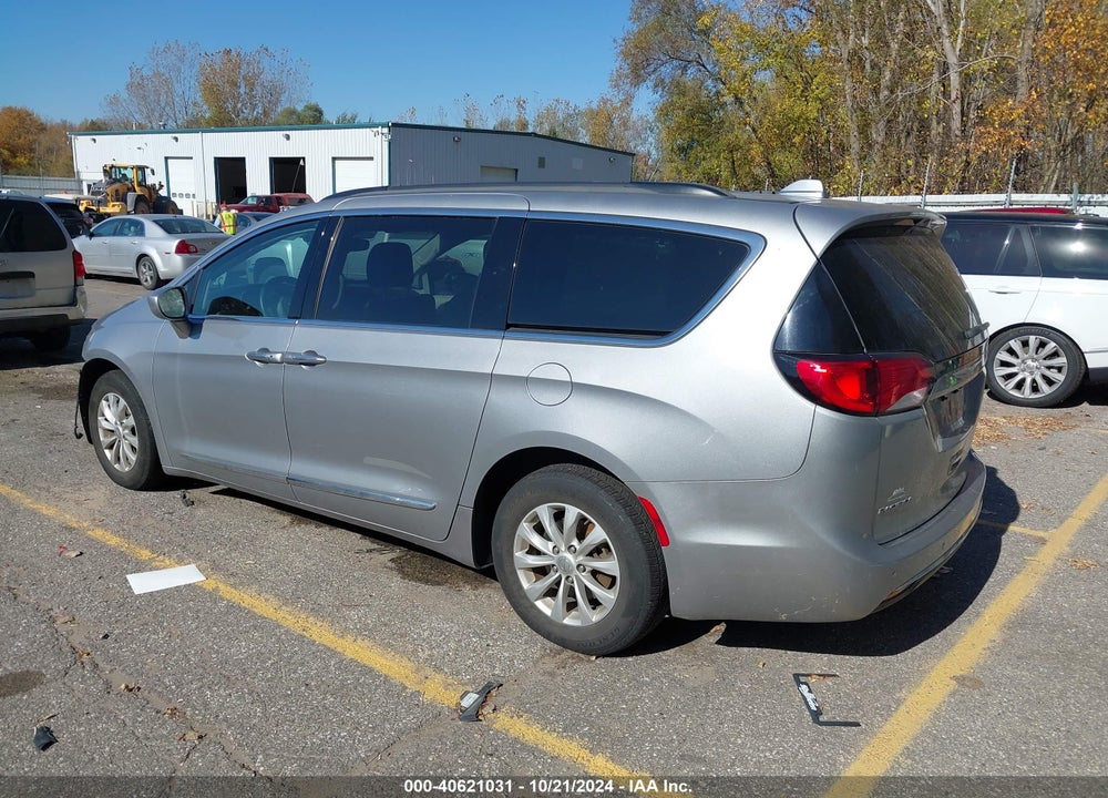 2017 CHRYSLER PACIFICA TOURING L VIN: 2C4RC1BG2HR702384