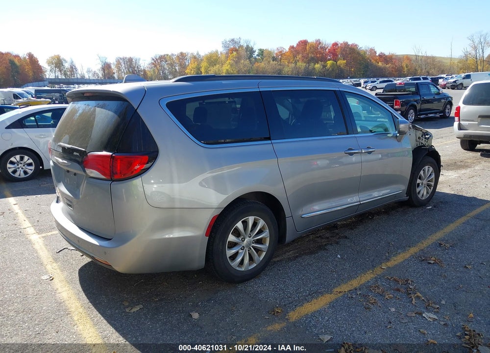 2017 CHRYSLER PACIFICA TOURING L VIN: 2C4RC1BG2HR702384