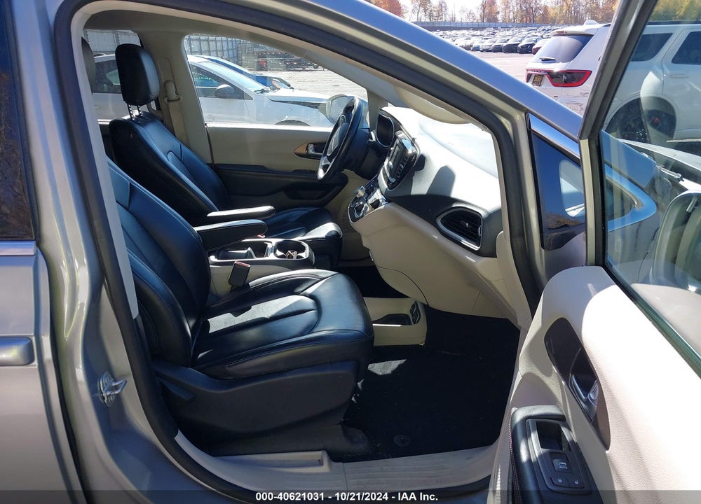 2017 CHRYSLER PACIFICA TOURING L VIN: 2C4RC1BG2HR702384