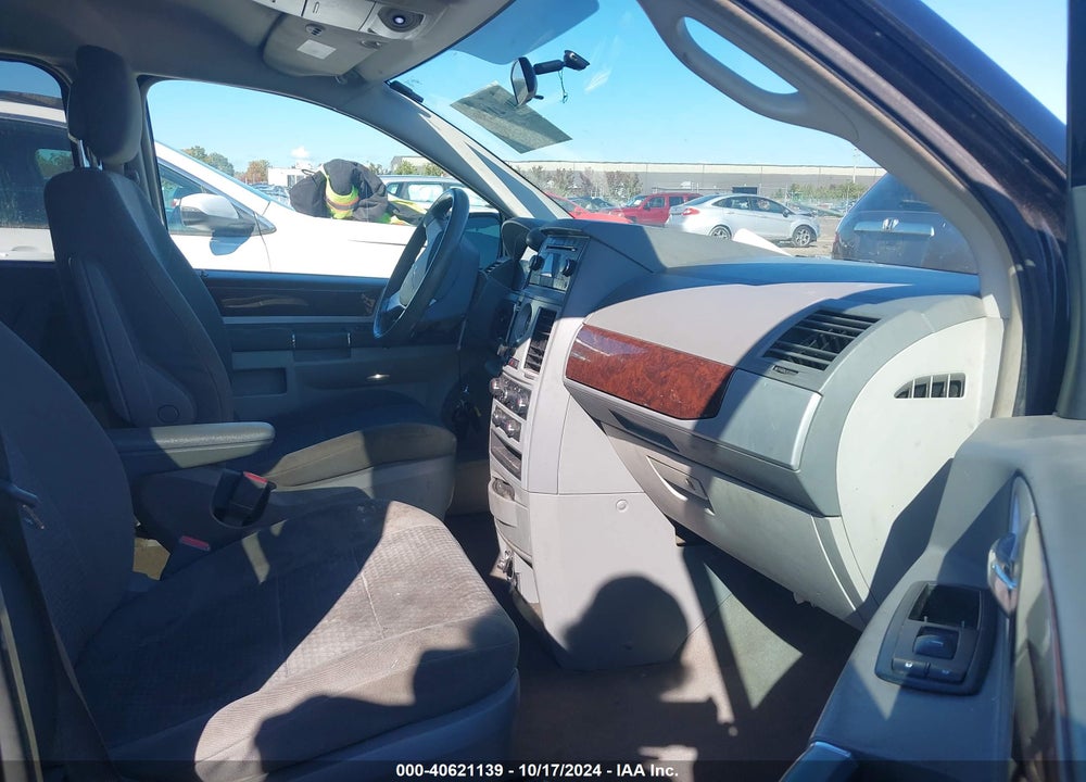 2010 CHRYSLER TOWN & COUNTRY TOURING VIN: 2A4RR5D12AR440851