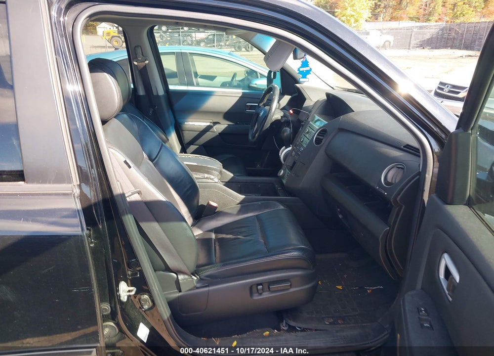 2011 HONDA PILOT TOURING VIN: 5FNYF4H95BB084316
