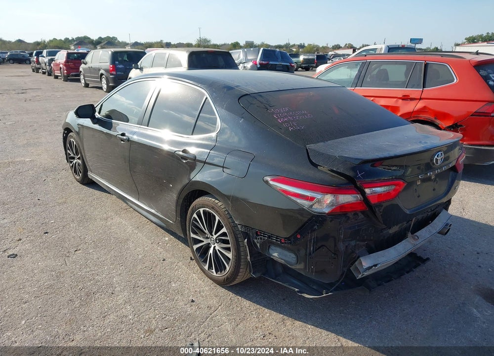 2018 TOYOTA CAMRY SE VIN: 4T1B11HK1JU077838