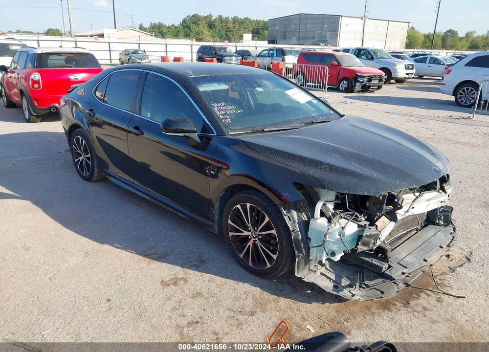 2018 TOYOTA CAMRY SE VIN: 4T1B11HK1JU077838