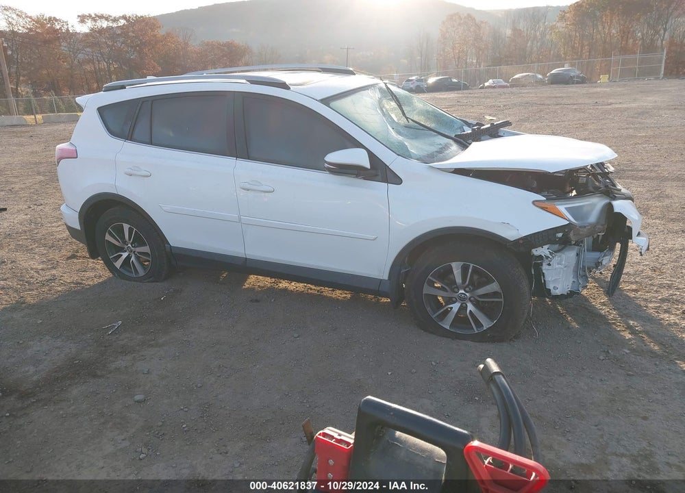 2017 TOYOTA RAV4 XLE VIN: JTMRFREV7HJ127302