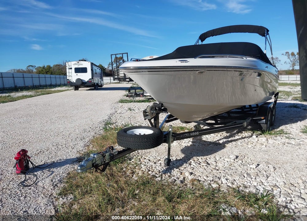 2001 FOUR WINNS 230 HORIZON VIN: GFNMJ180A101