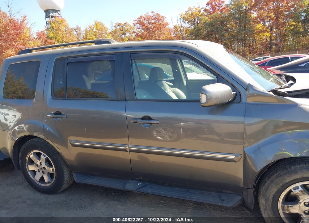 2011 HONDA PILOT TOURING VIN: 5FNYF4H97BB051771