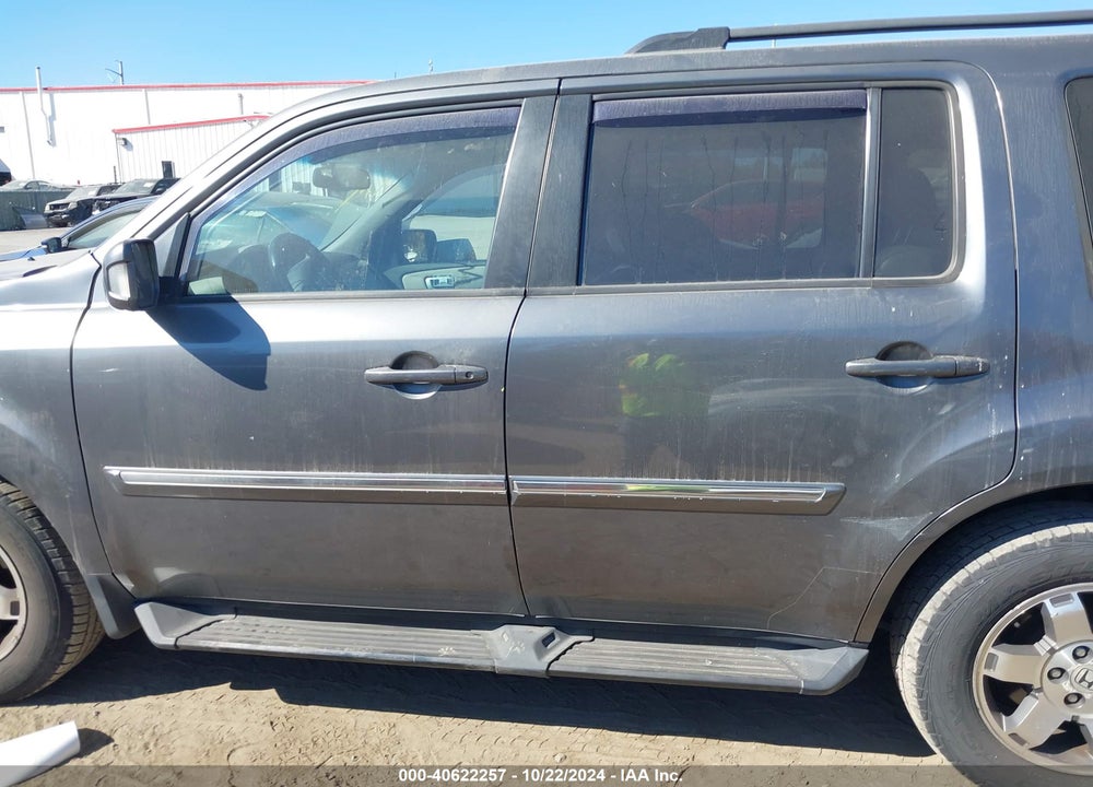 2011 HONDA PILOT TOURING VIN: 5FNYF4H97BB051771