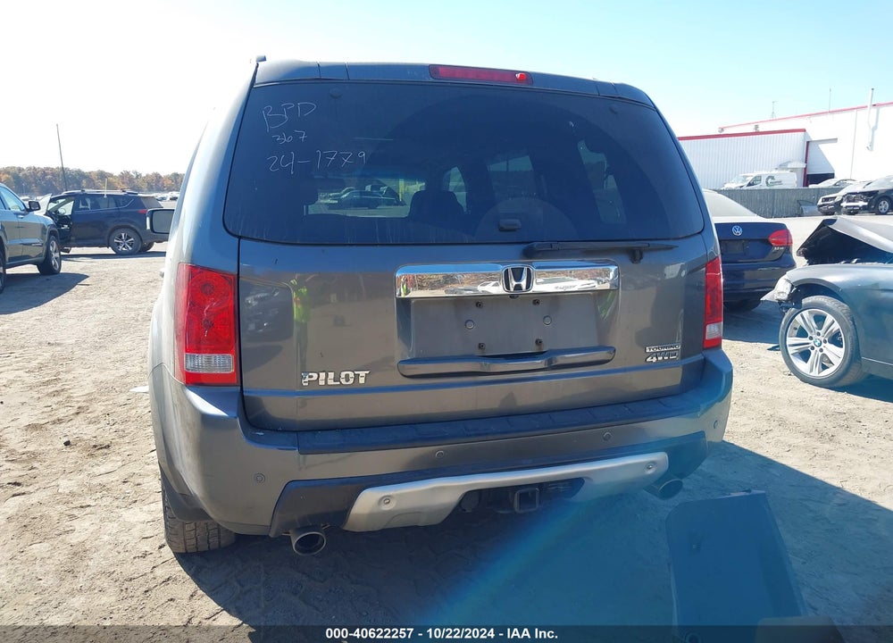 2011 HONDA PILOT TOURING VIN: 5FNYF4H97BB051771