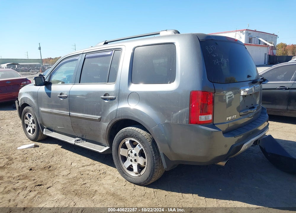 2011 HONDA PILOT TOURING VIN: 5FNYF4H97BB051771