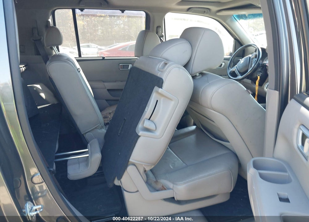2011 HONDA PILOT TOURING VIN: 5FNYF4H97BB051771